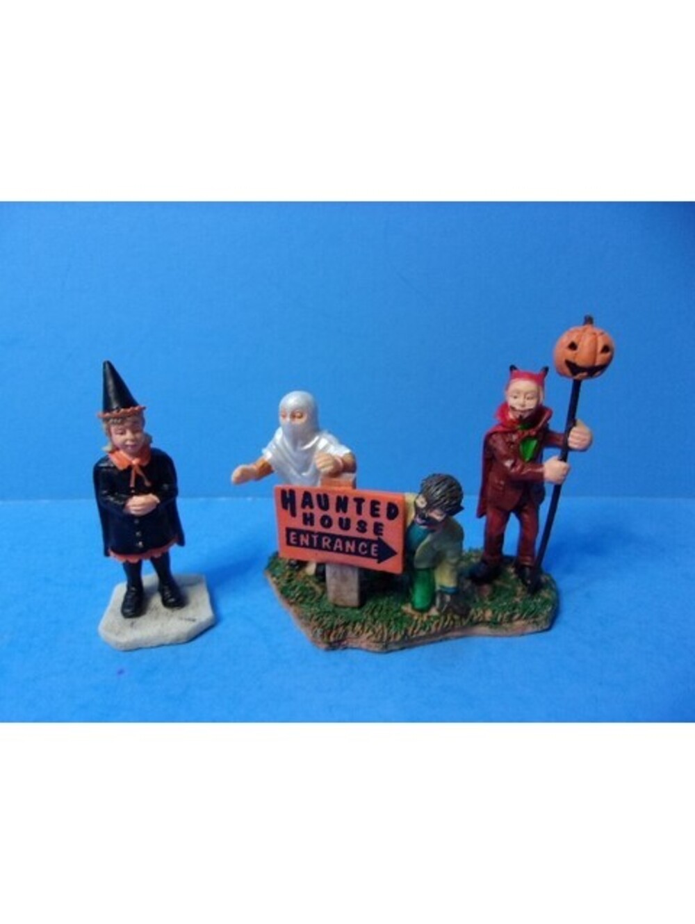 Lemax Spooky Town Figures Haunted House Visitors 2002 Set of 2 Retired #22601